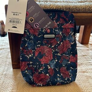 NWT Baggallini Take Two Large RFID Crossbody